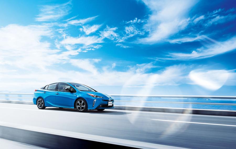  Toyota Prius 2018 года  (JP) (фото 11 из 16)